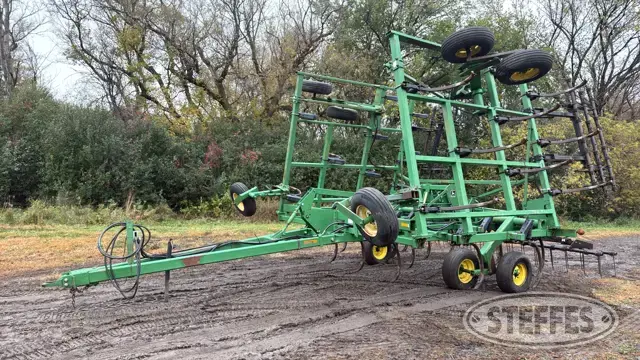 1996 John Deere 680