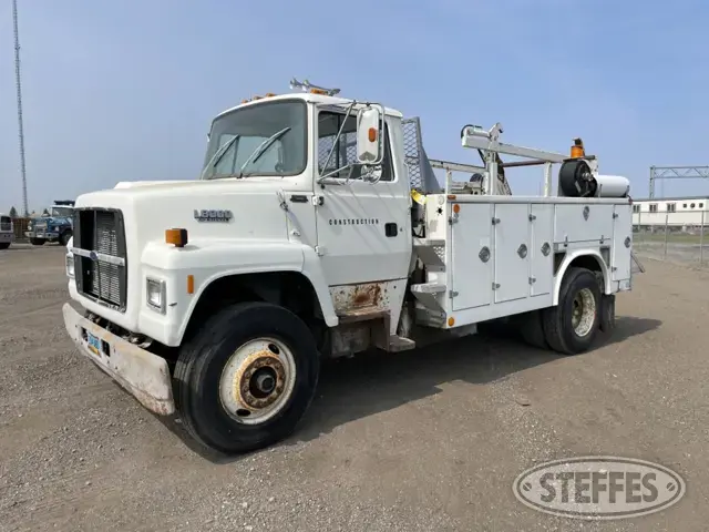 1992 Ford L8000