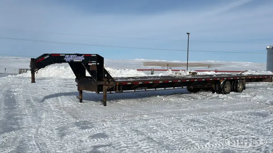 2015 Diamond C FMAX210 Flatbed Trailer