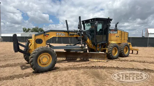 2012 Deere 772G