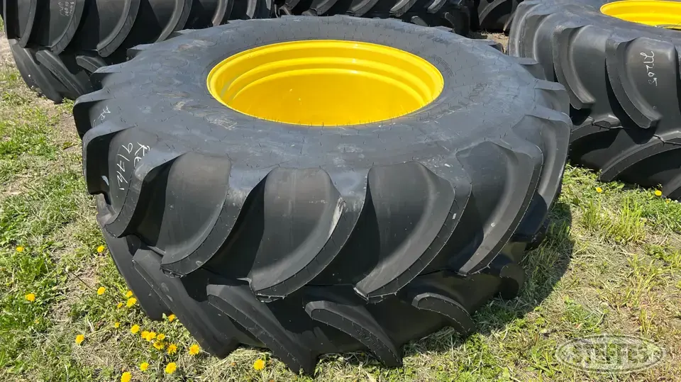 Firestone Maxi-Traction 800/70R38 Tire Tractor-Implement Tire