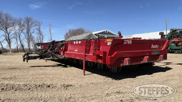 2010 Amity 3700