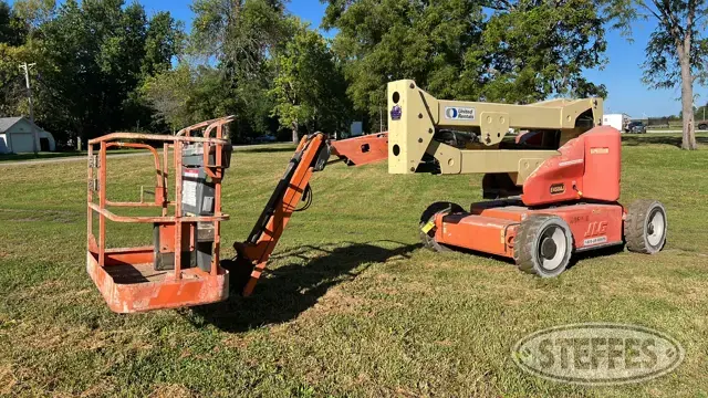 2012 JLG E450AJ