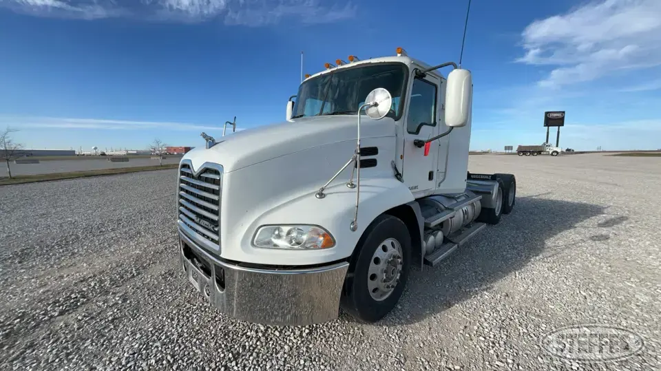 2009 Mack CXU600 Conventional Truck without Sleeper