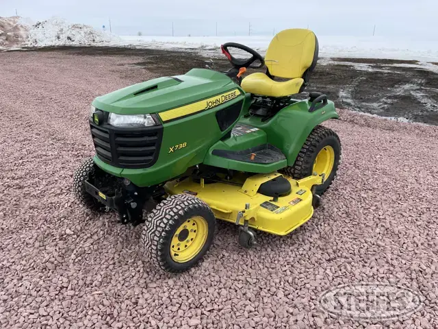 2017 John Deere X738