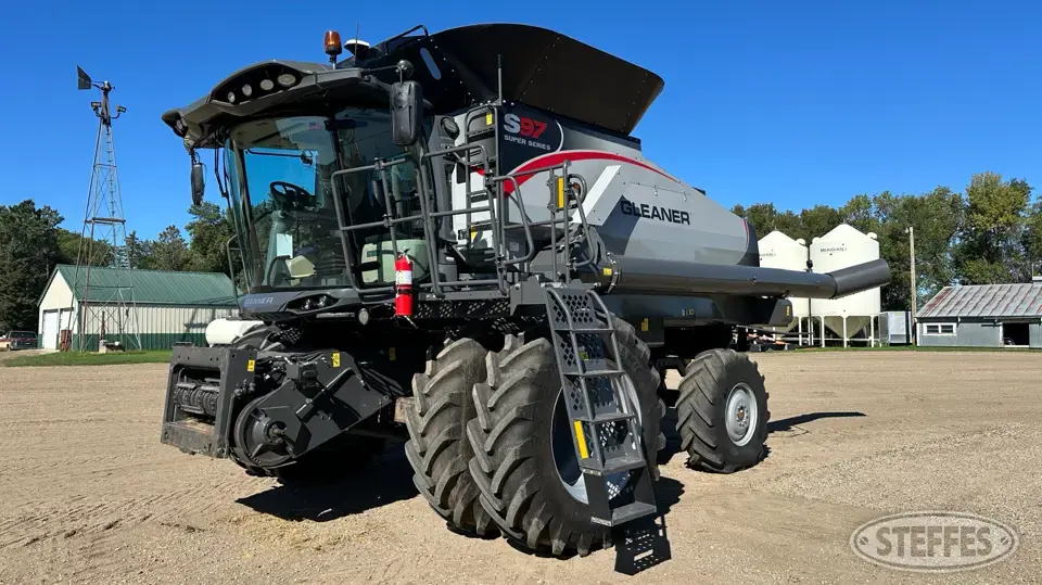 2022 Gleaner S97 Combine
