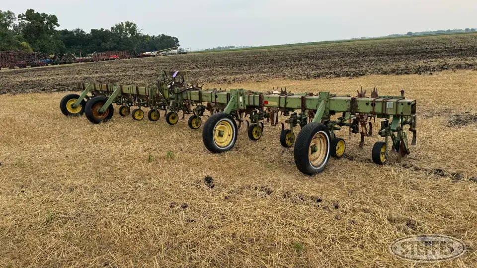 John Deere 1230 Row Crop Cultivator