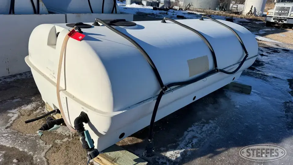 River Bend Industries 1,500 gal. fiberglass tank
