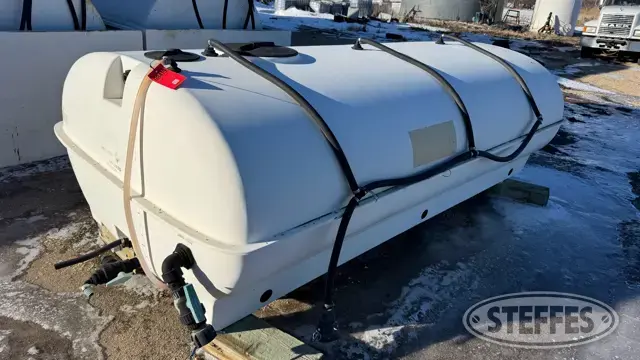 River Bend Industries 1,500 gal. fiberglass tank