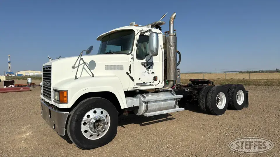 2006 Mack CHN613 Conventional Truck without Sleeper