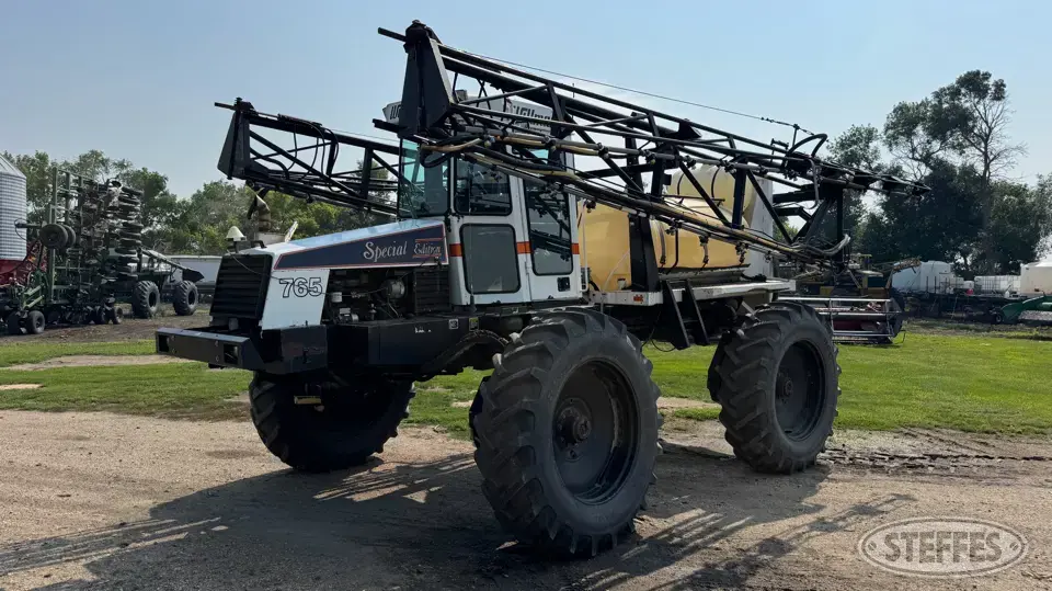 1996 Willmar 765 Special Edition Self-Propelled Sprayer