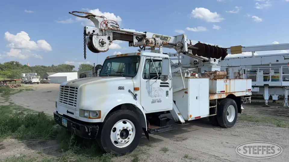 1998 Internatinal 4700 Specialty Truck