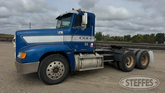 2000 Freightliner FLD120