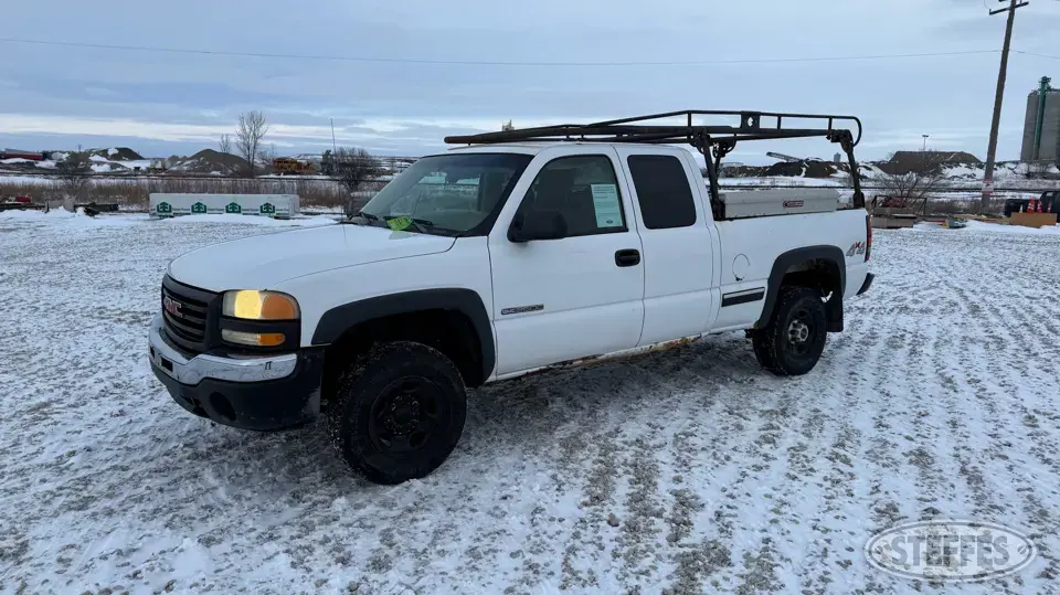 2004 GMC Sierra 2500HD 3 Quarter Ton Pickup