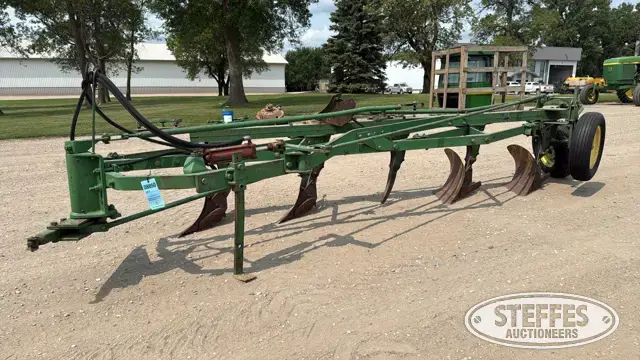 John Deere F145