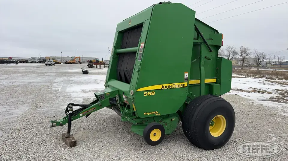 2010 John Deere 568 Round Baler