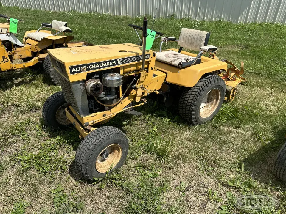 Allis-Chalmers B-112 Lawn Tractor