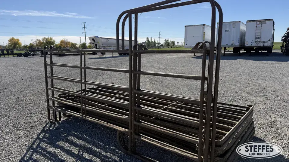 (9) Premier gates Livestock Handling