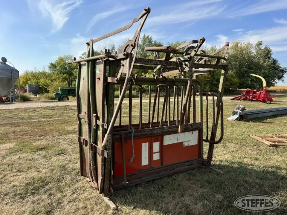 Powder River Squeeze Chute