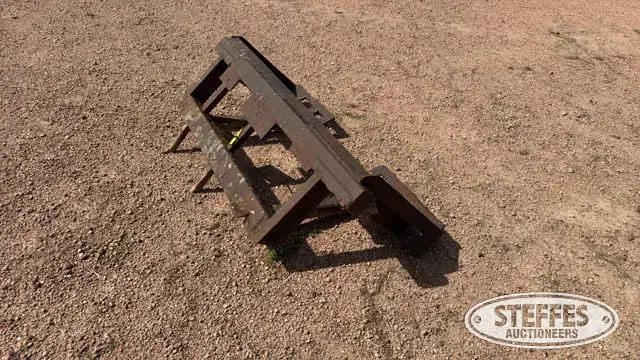 Skid steer receiver plate