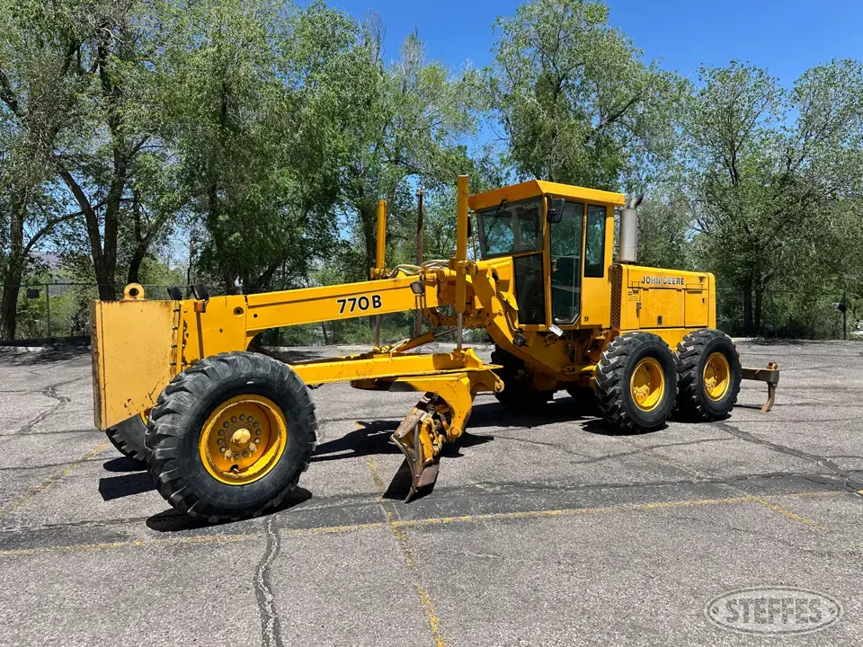 1992 Deere 770B Motor Grader