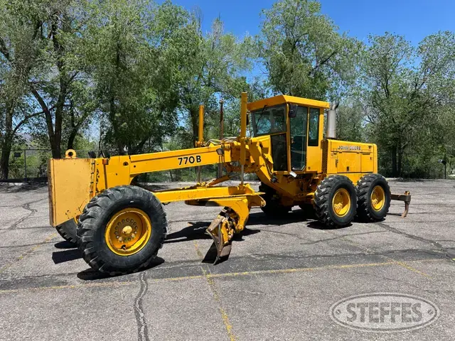 1992 Deere 770B