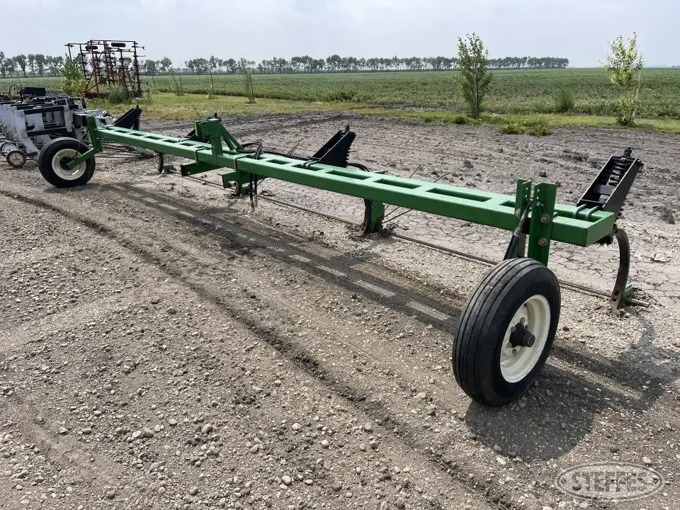 Nissen Edible Bean Knifers and Rod Weeder