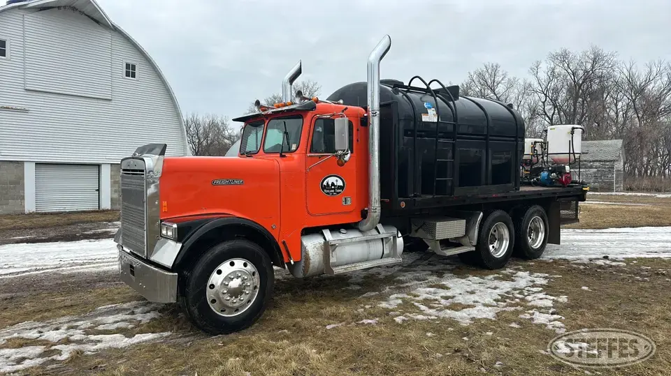 1986 Freightliner FLC120 Tender Truck