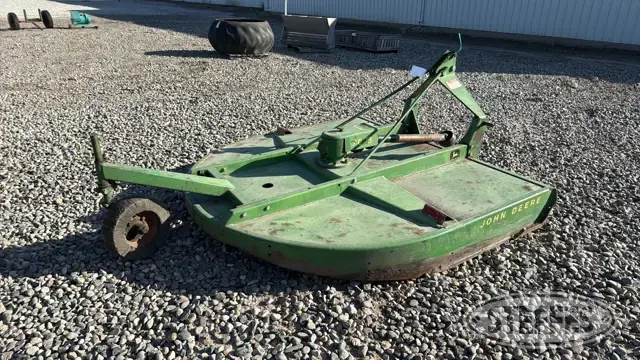 John Deere 709