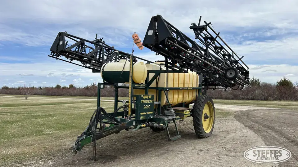 2005 Spray Air Trident 3600 Pull-Type Sprayer
