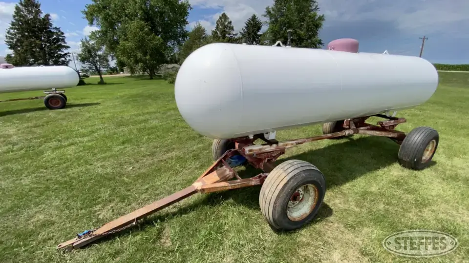 1,000 gal. propane tank Caddy