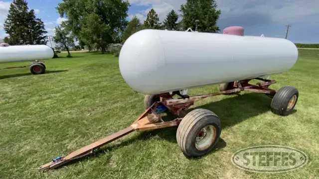 1,000 gal. propane tank