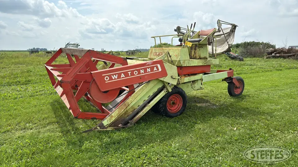 Owatonna 2910 Self-Propelled Swather