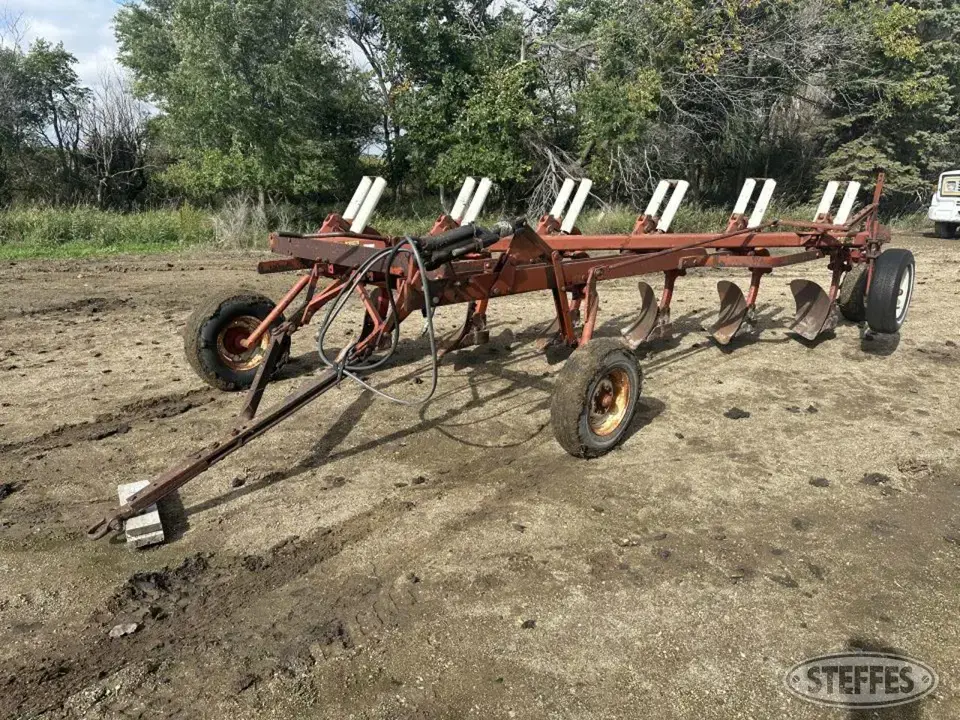 International 770 Plow