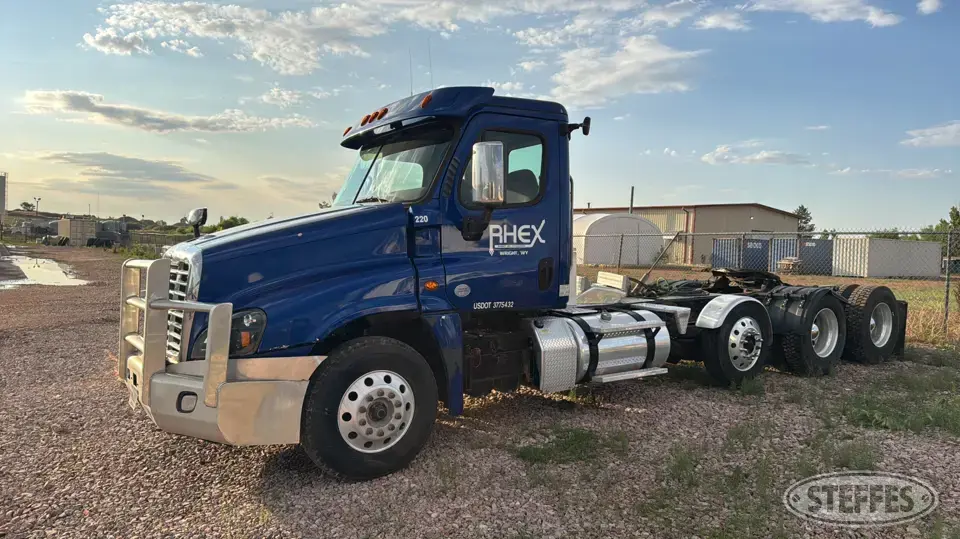 2018 Freightliner CA125DC Conventional Truck without Sleeper