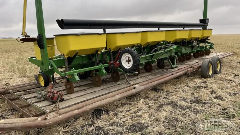 John Deere 7000 12 or More Row Planter