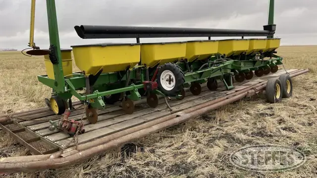John Deere 7000
