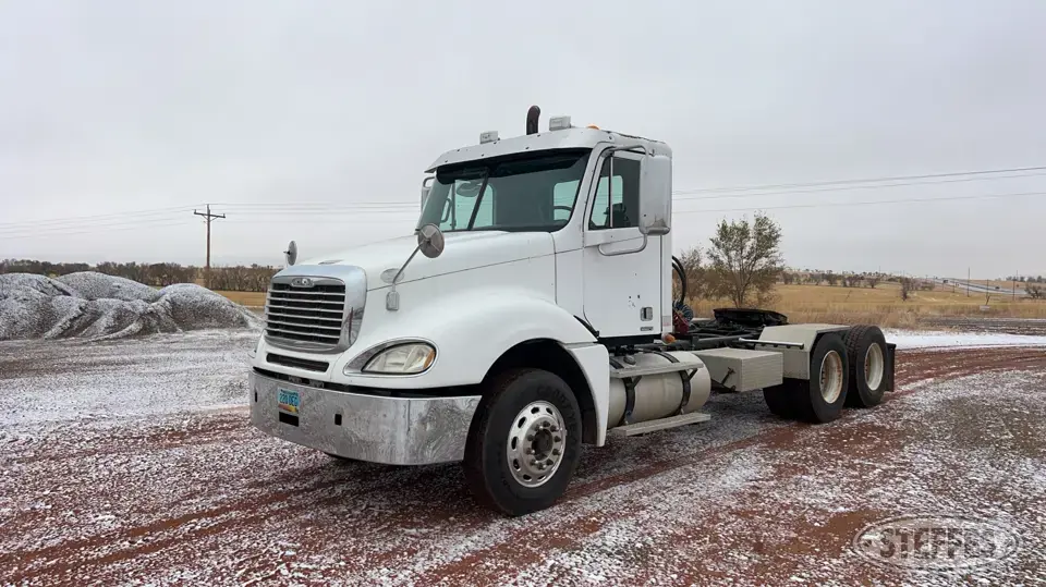 2009 Freightliner Columbia Conventional Truck without Sleeper