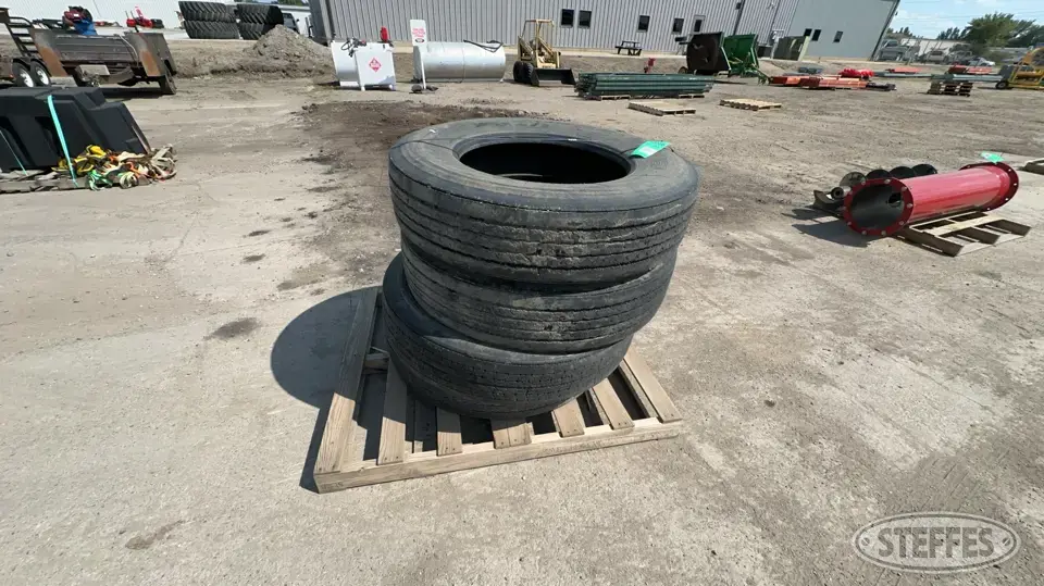 (4) Toyo 11R24.5 tires Truck Tire