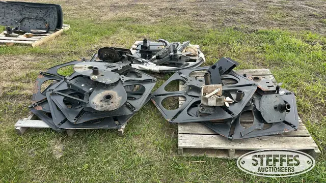 John Deere reel ends
