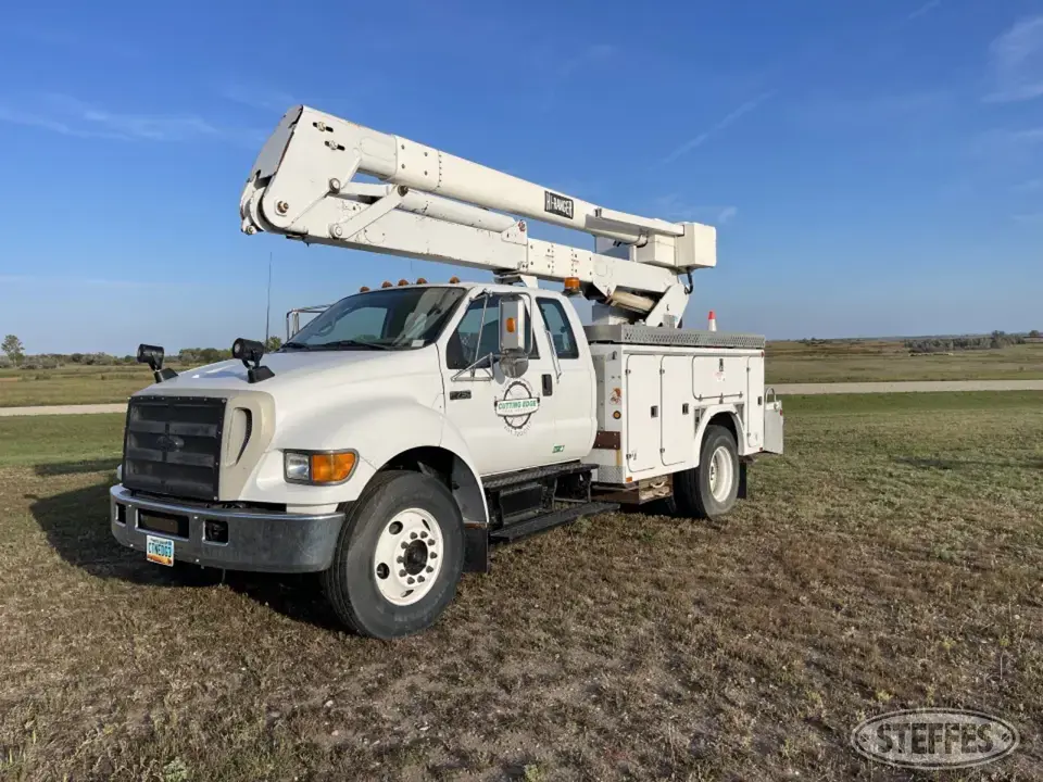 2004 Ford F750 Specialty Truck