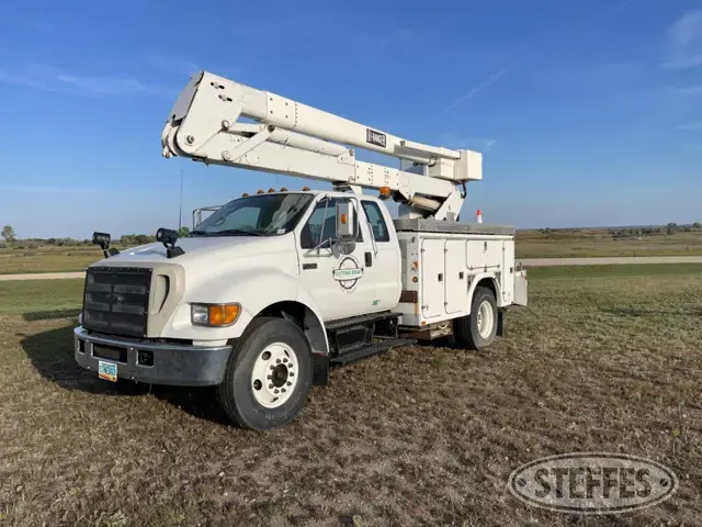 2004 Ford F750