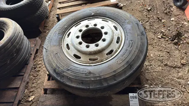 Kelly 11R22.5 tire