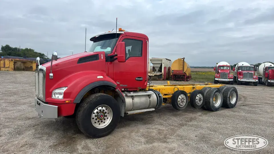 2016 Kenworth T880 Dump Truck