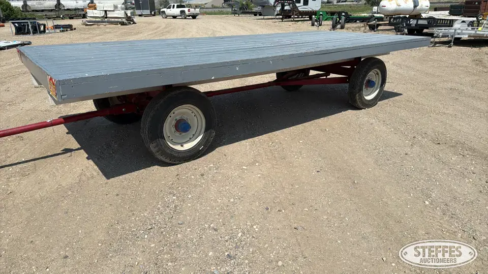 International 4-wheel running gear Farm Support Item