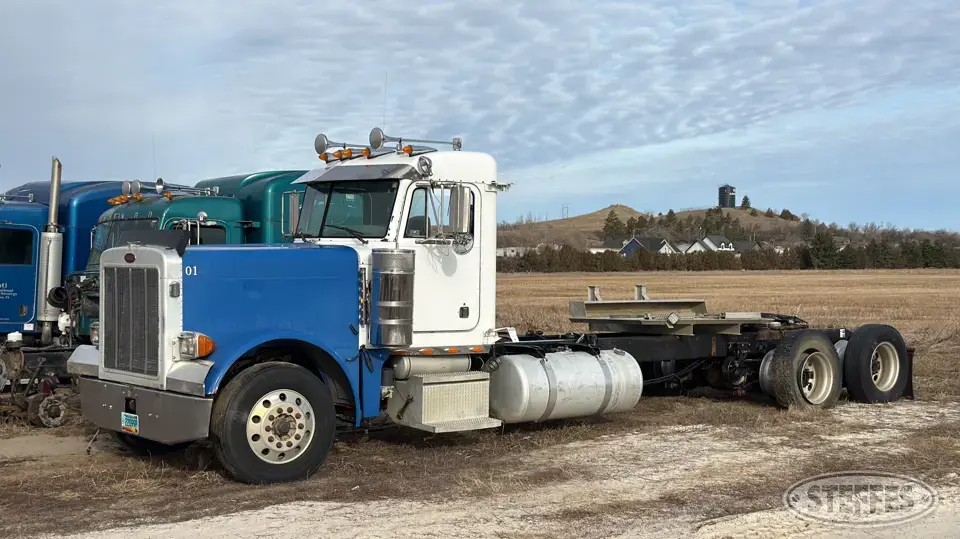 2004 Peterbilt 379 Conventional Truck without Sleeper