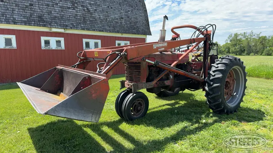 1953 Farmall Super M 2WD Tractor