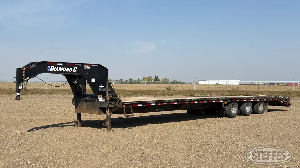 2020 Diamond C Fleetneck Flatbed Trailer