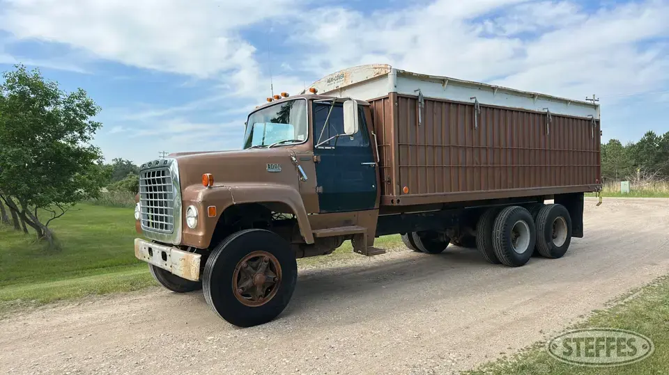 1974 Ford 880 Tandem Boxed Truck