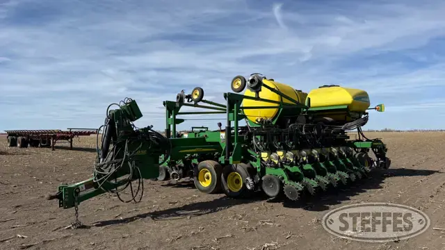 2011 John Deere DB44